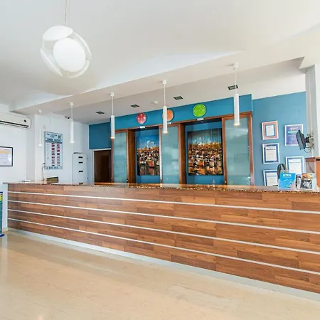 Golden Star Aparthotel