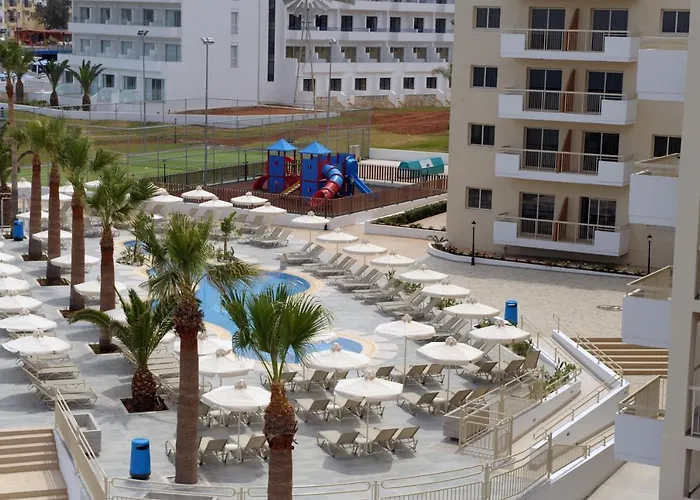 Golden Star Aparthotel 4*